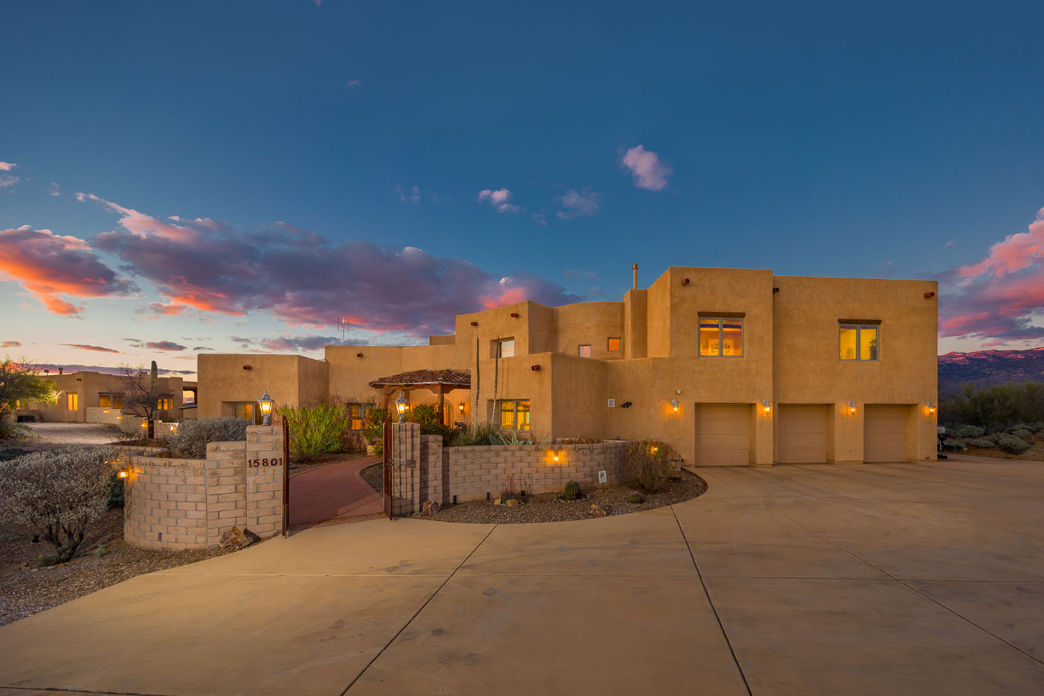 Custom Vail AZ Horse Property For Sale 700k Coyote Creek